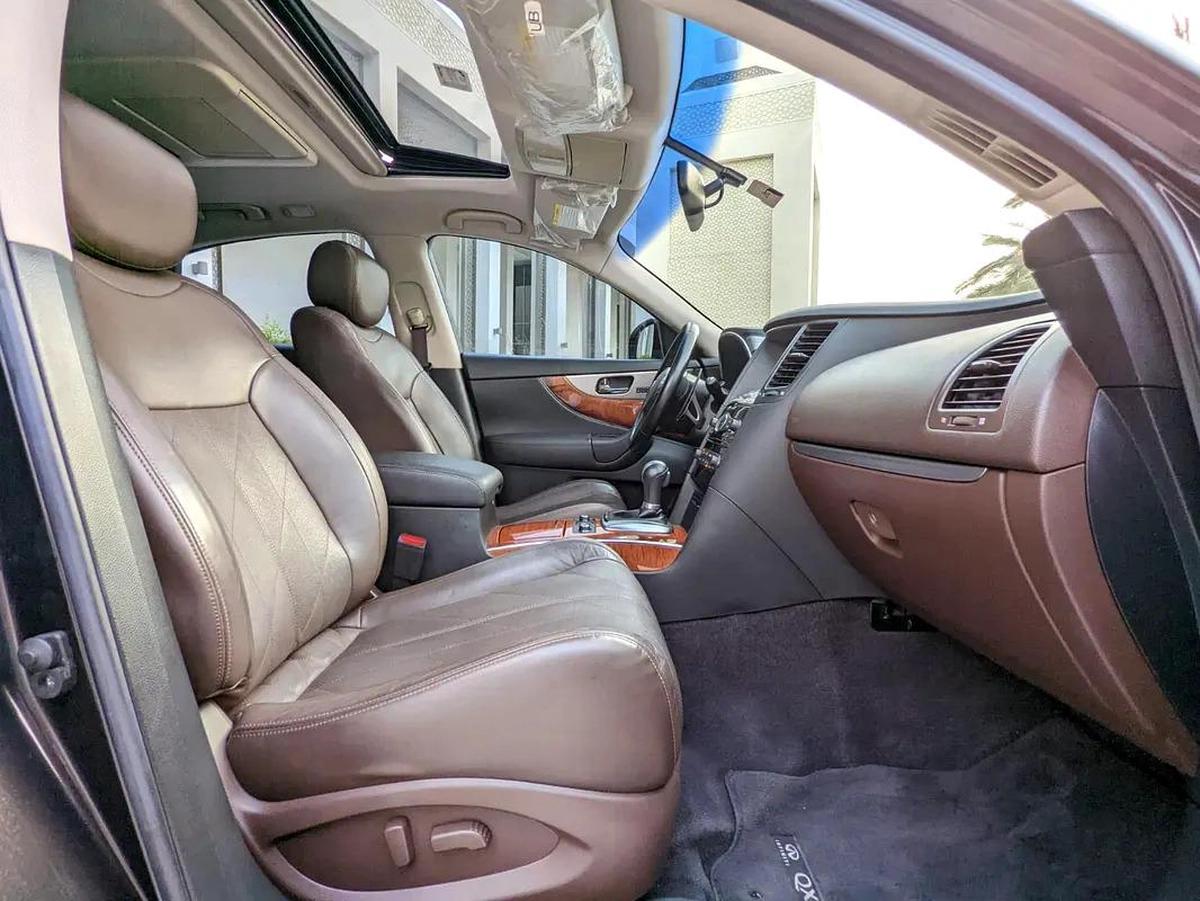 Infiniti QX70 Luxury-7-7