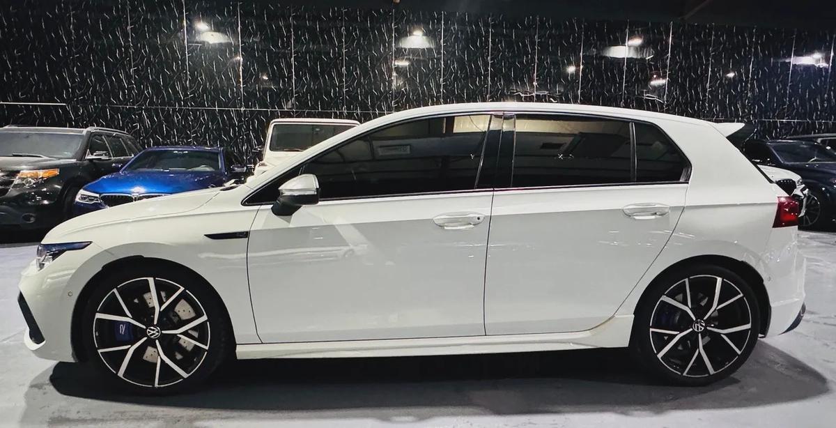 Volkswagen Golf R 2023 GCC specs for 159,000.00 AED-4-4