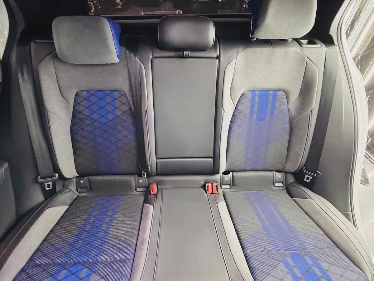 Volkswagen Golf R 2023 GCC specs for 159,000.00 AED-11-11