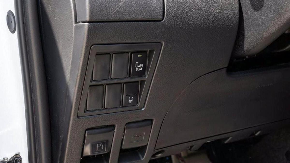 Toyota Hilux SR 2.7L-20-20