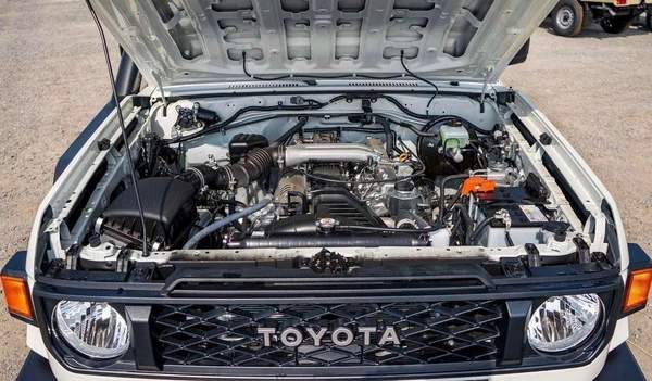 Toyota Land Cruiser 70 Toyota land cruiser hard top lc78 ambulance 4.2L diesel MY2024