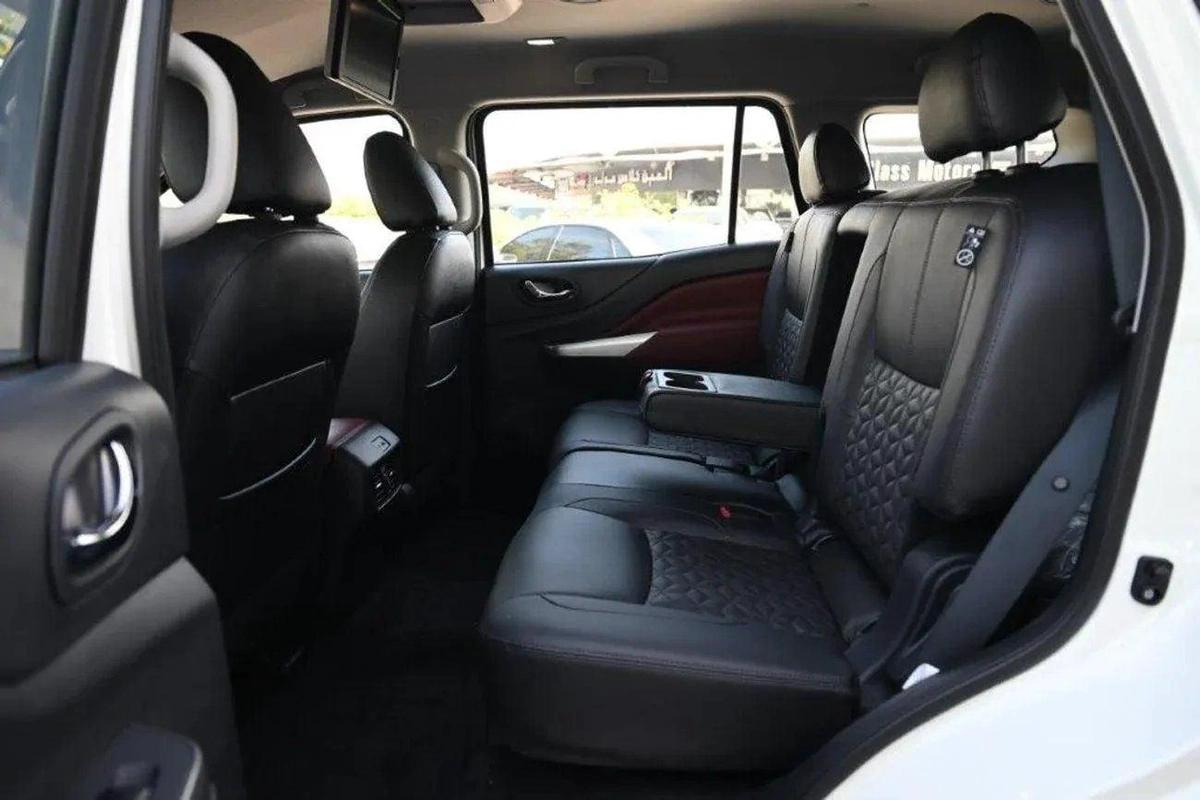 Nissan XTerra Platinum 2.5L 4WD-5-5