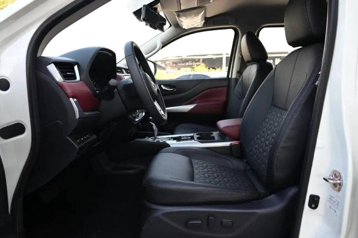 Nissan XTerra Platinum 2.5L 4WD-8-8