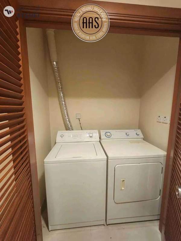 Spacious and luxurious 4bhk with maids room in mankhool near sharaf dg metro station