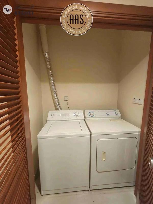 Spacious and luxurious 4bhk with maids room in mankhool near sharaf dg metro station