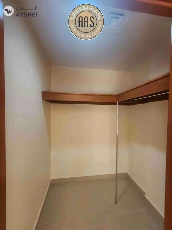 Spacious and luxurious 4bhk with maids room in mankhool near sharaf dg metro station