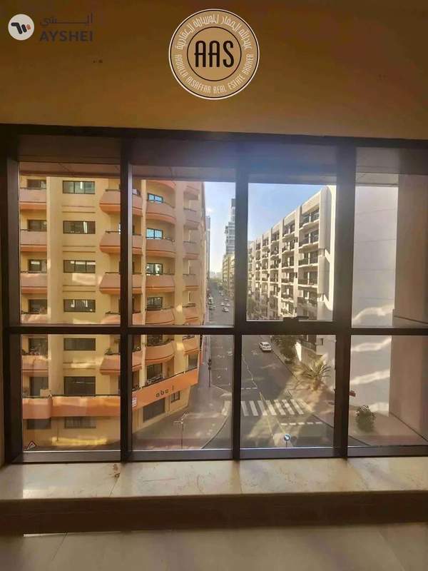 Spacious and luxurious 4bhk with maids room in mankhool near sharaf dg metro station