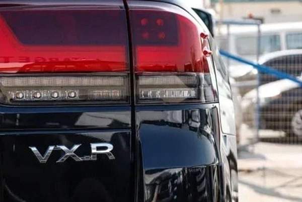 Toyota Land Cruiser VXR 3.3L TT