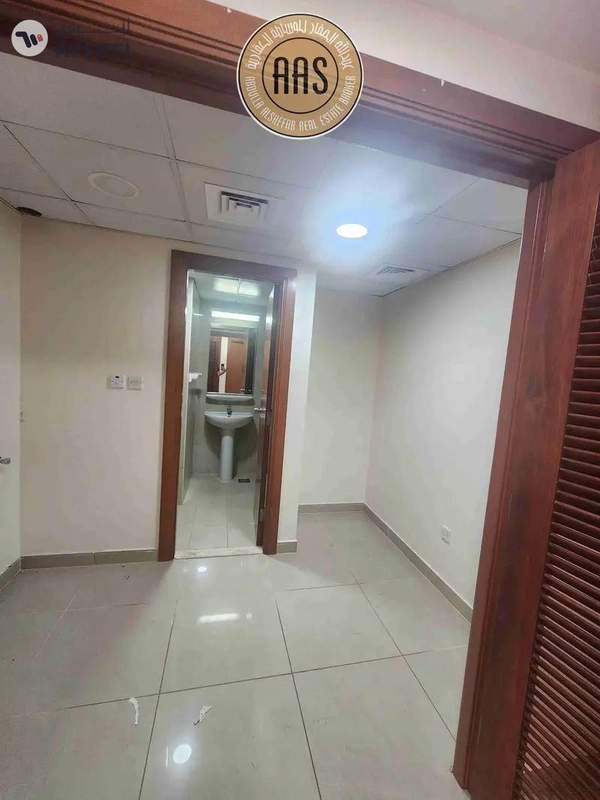 Spacious and luxurious 3bhk with a closed kitchen in mankhool near sharaf dg metro station