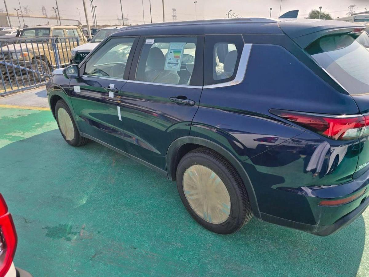 Mitsubishi Outlander MITSUBISHI OUTLANDER M-LINE-11-11