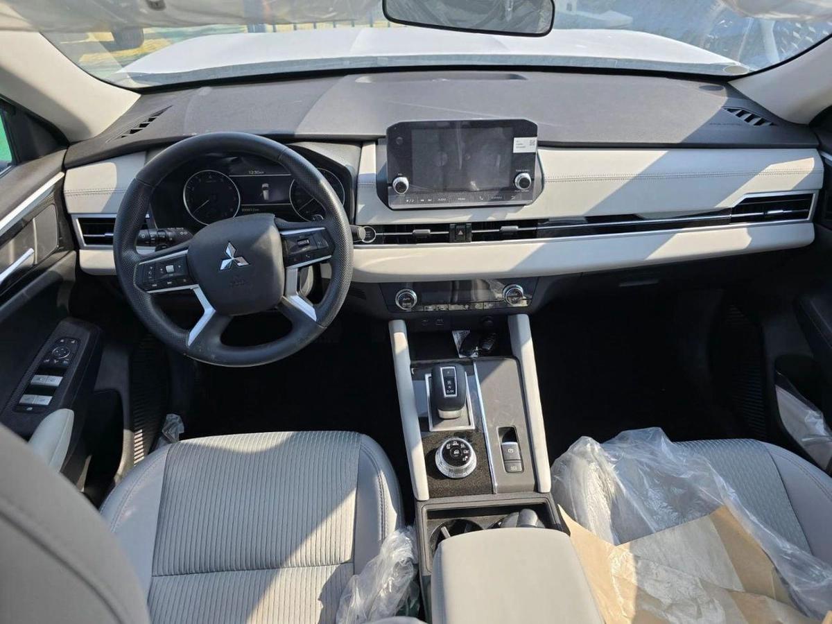 Mitsubishi Outlander MITSUBISHI OUTLANDER M-LINE-19-19