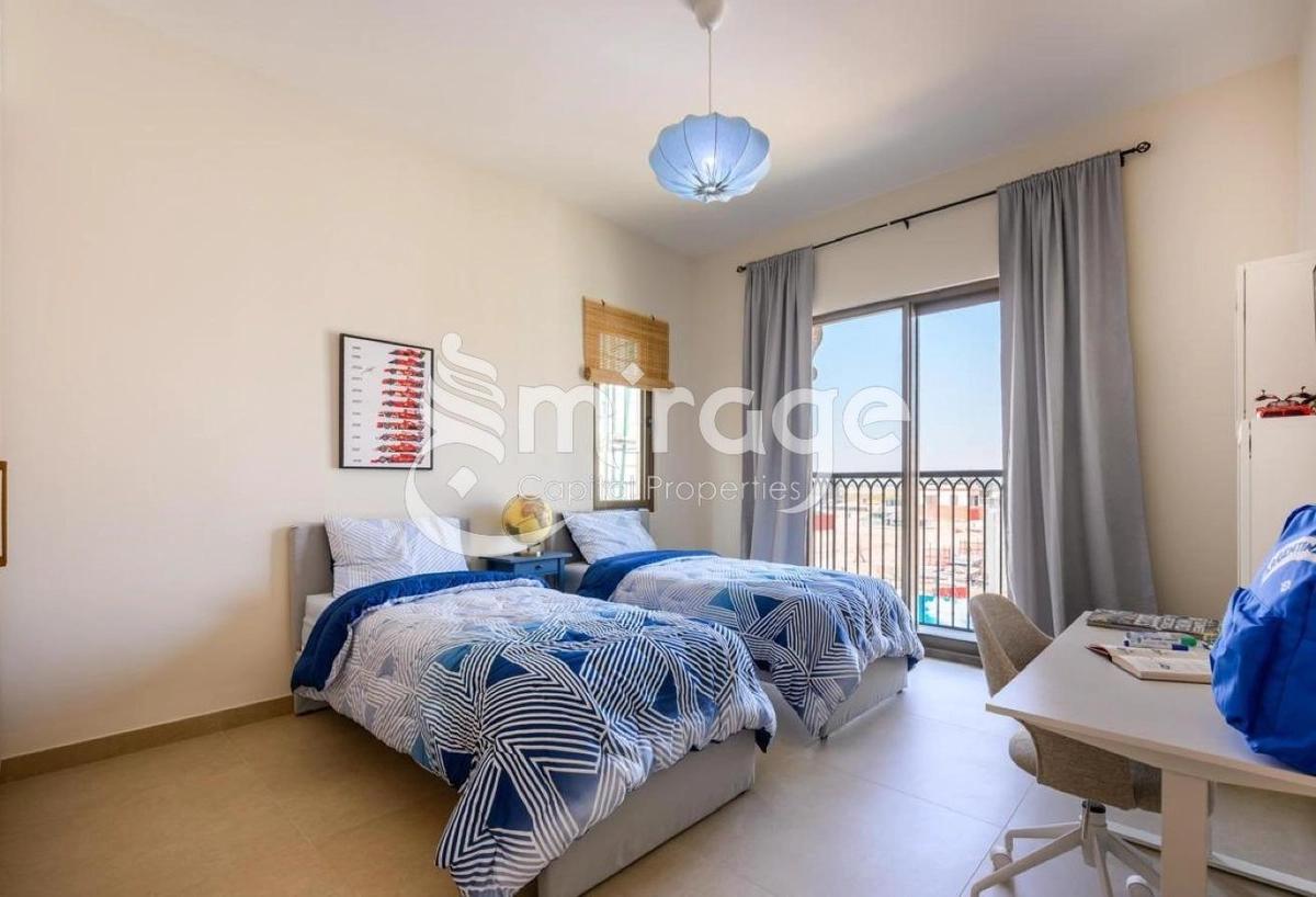 Stunning 4BR+M Almeira | Perfect Location-1-landscape