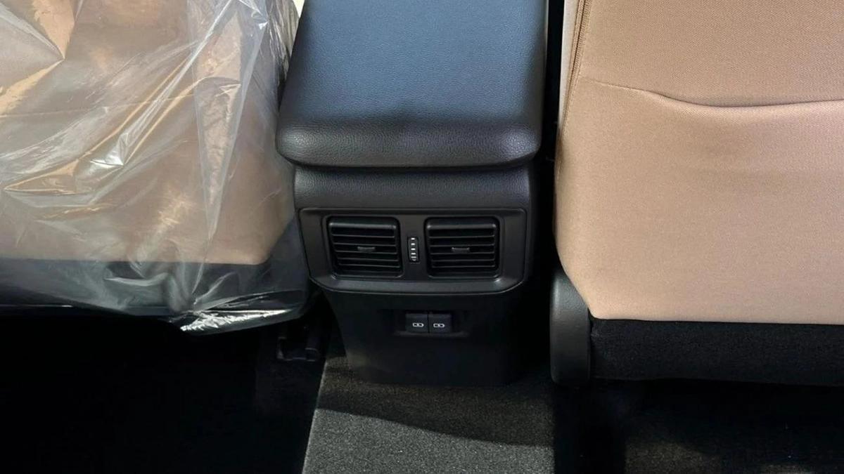 Toyota RAV4 2.0L 2WD AT LE-5-5