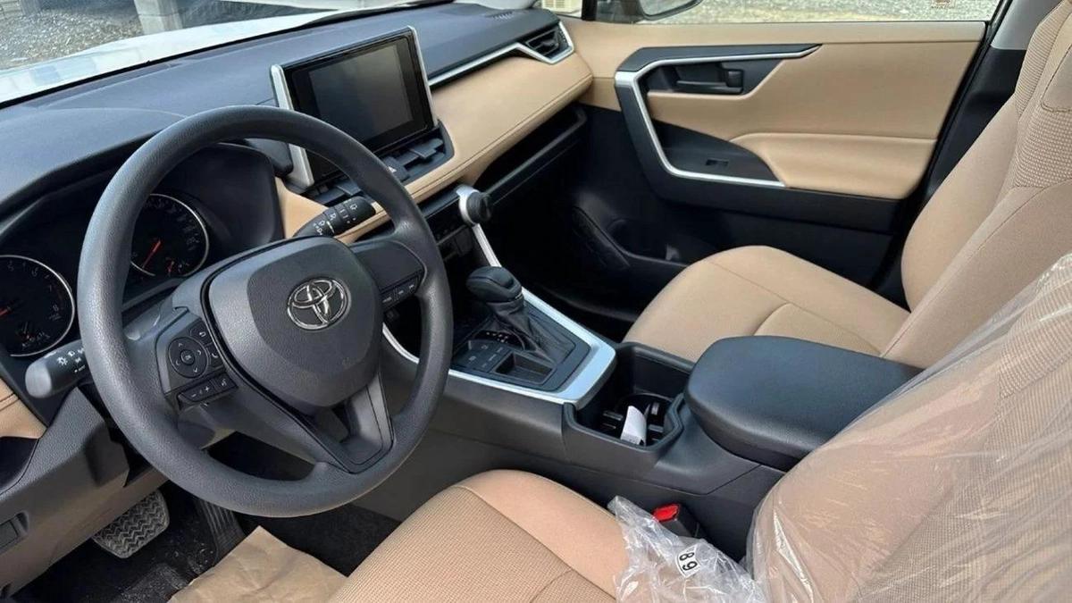 Toyota RAV4 2.0L 2WD AT LE-1-1