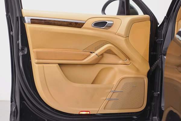 AED 1136 PM | PORSCHE CAYENNE S 2012 | LOW KMS | WELL MAINTAINED | 1 YEAR WARRANTY | GCC