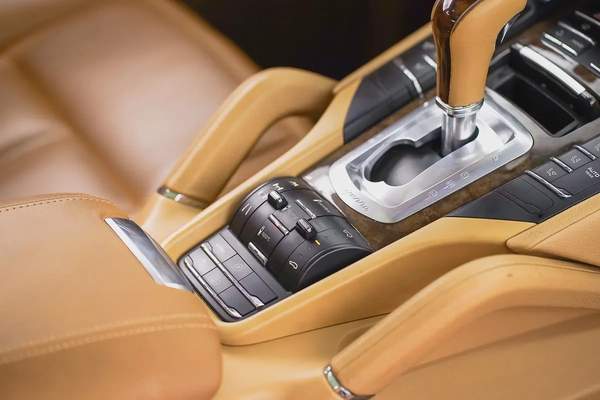 AED 1136 PM | PORSCHE CAYENNE S 2012 | LOW KMS | WELL MAINTAINED | 1 YEAR WARRANTY | GCC