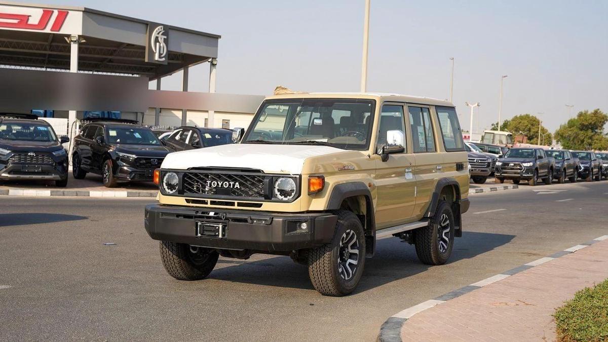 Toyota Land Cruiser 70-2-2