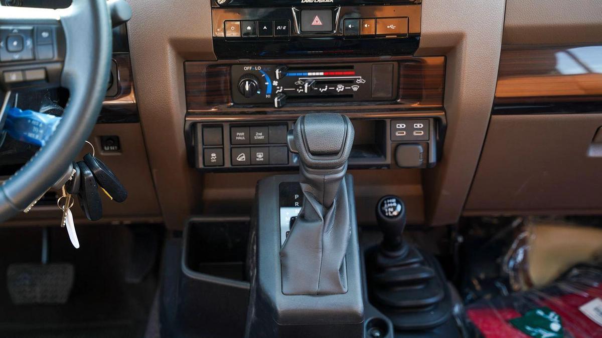 Toyota Land Cruiser 70-6-6