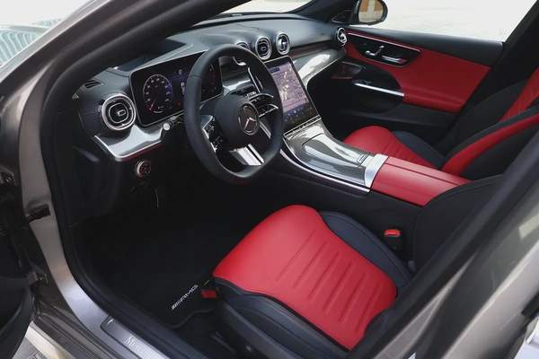 Mercedes C200 -Premium Plus 2024-12,000KM-GCC SPECS-UNDER WARRANTY-SERVICE CONTRACT