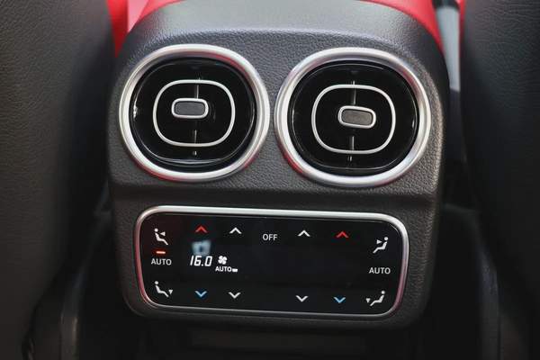 Mercedes C200 -Premium Plus 2024-12,000KM-GCC SPECS-UNDER WARRANTY-SERVICE CONTRACT