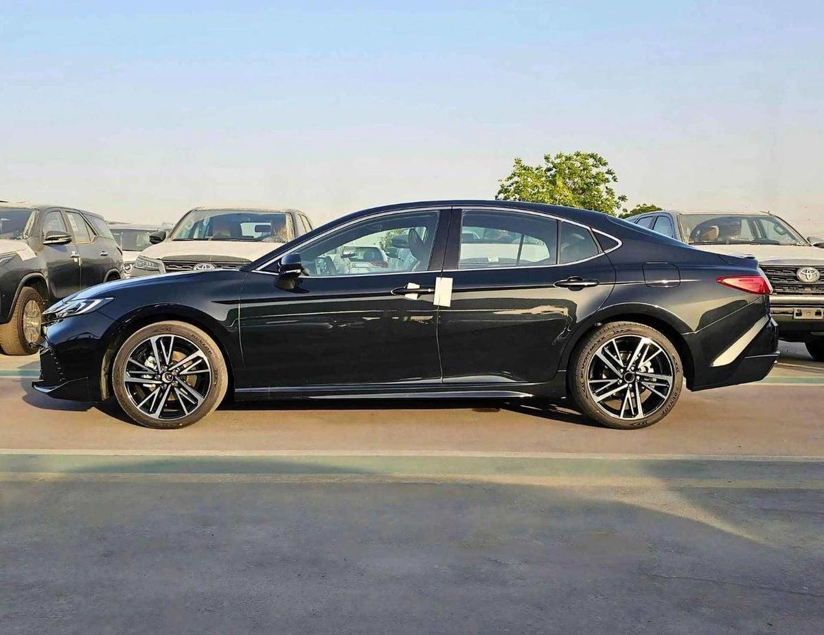 Toyota Camry S SPORT / 2.0L V4 PETROL / PWR SEATS WITH HEADUP DISPLAY / PANORAMIC ROOF (CODE # CMPCS)-2-2