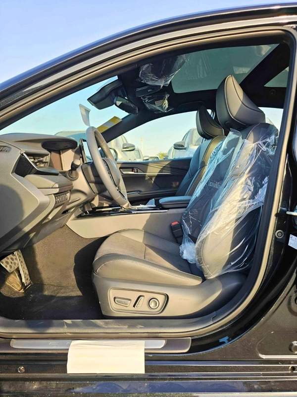 Toyota Camry S SPORT / 2.0L V4 PETROL / PWR SEATS WITH HEADUP DISPLAY / PANORAMIC ROOF (CODE # CMPCS)