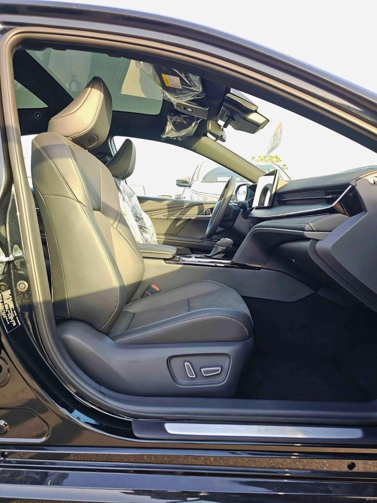 Toyota Camry S SPORT / 2.0L V4 PETROL / PWR SEATS WITH HEADUP DISPLAY / PANORAMIC ROOF (CODE # CMPCS)-6-6