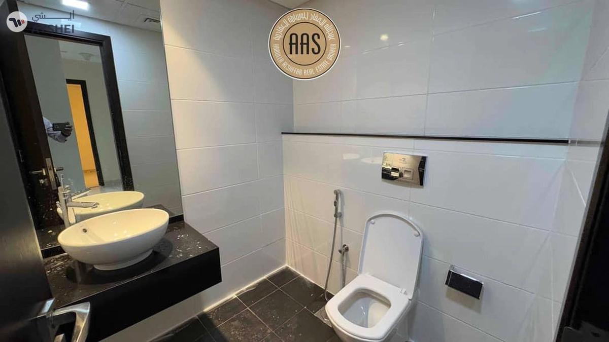 luxury 3bhk in prime location sheikh zayed road rent 235k-9-9