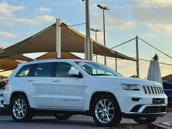 Jeep Grand Cherokee, 2015 GCC specs, full option, no accidents.