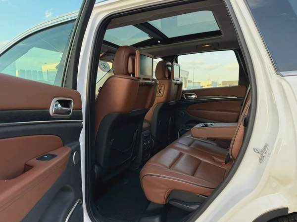 Jeep Grand Cherokee, 2015 GCC specs, full option, no accidents.