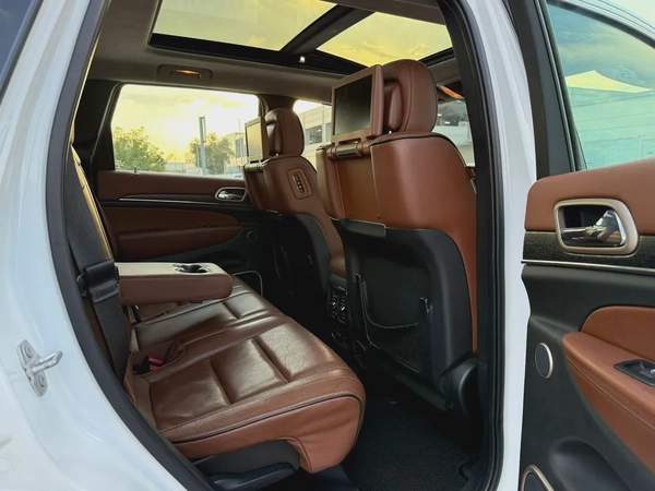 Jeep Grand Cherokee, 2015 GCC specs, full option, no accidents.
