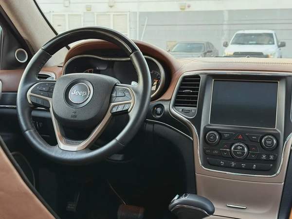 Jeep Grand Cherokee, 2015 GCC specs, full option, no accidents.