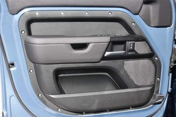 LAND ROVER DEFENDER 110 S 2024 | BLUE