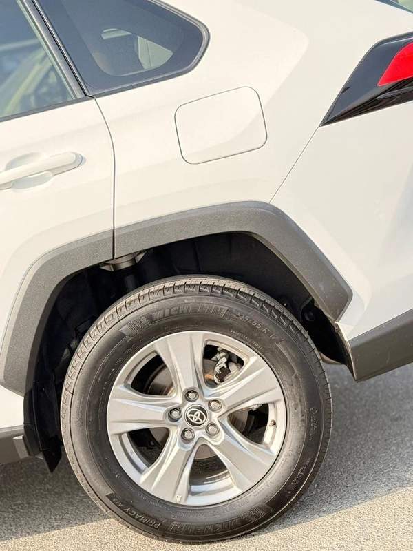 Toyota RAV4 Hybrid XLE 2.5L