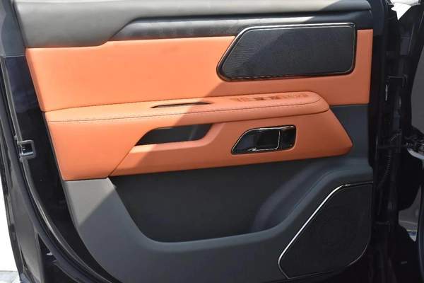 ROX 01 SEVEN SEATS 2025 | BLACK
