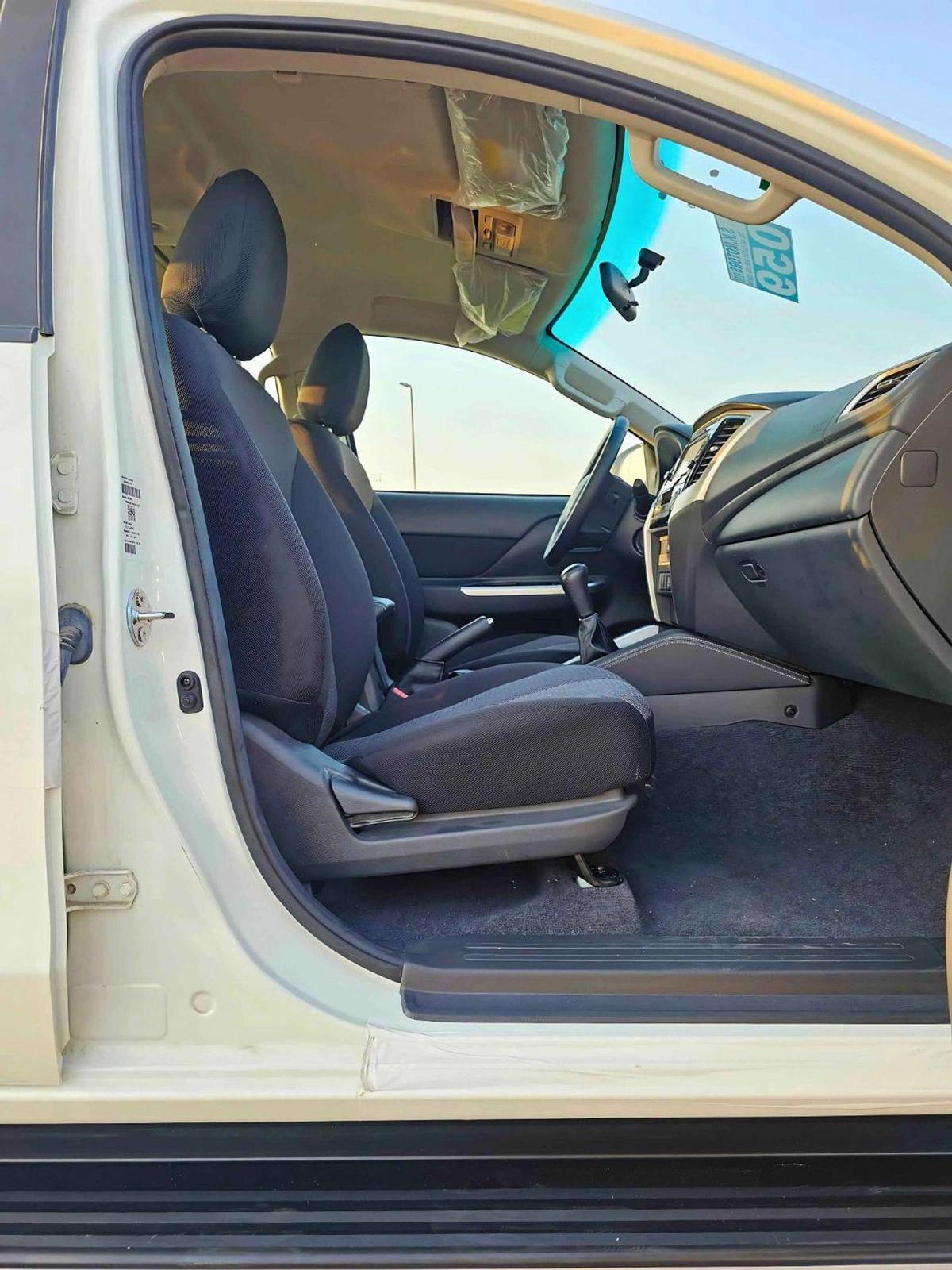 Mitsubishi L200 SPORTERO / 2.4L DIESEL / M/T / 4WD / SPECIAL OFFER / (CODE#68092)-6-6