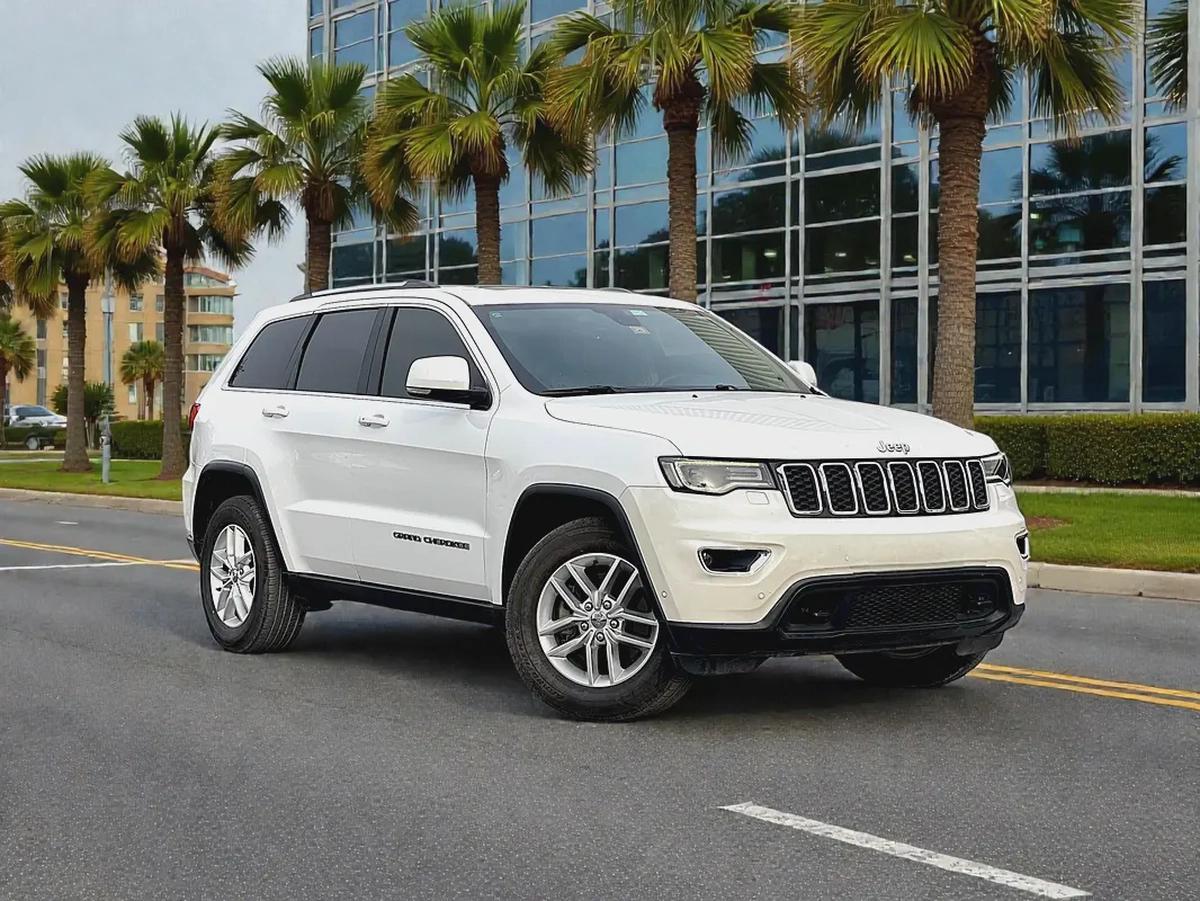 AED 1,157 P.M | 2017 Jeep Grand Cherokee Exclusive - GCC Specs | Original paint-1-1