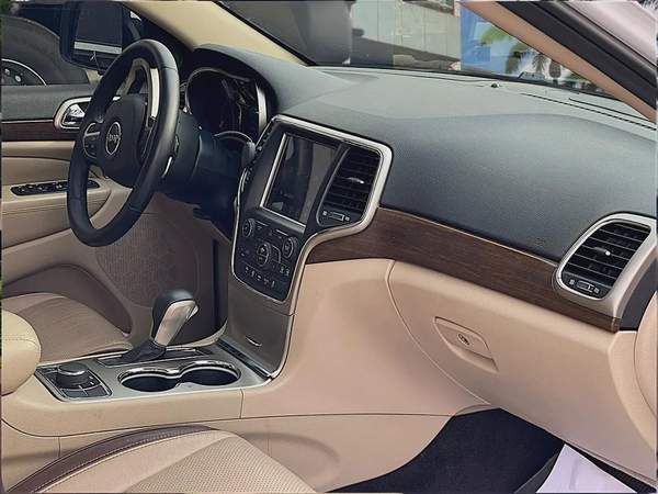 AED 1,157 P.M | 2017 Jeep Grand Cherokee Exclusive - GCC Specs | Original paint