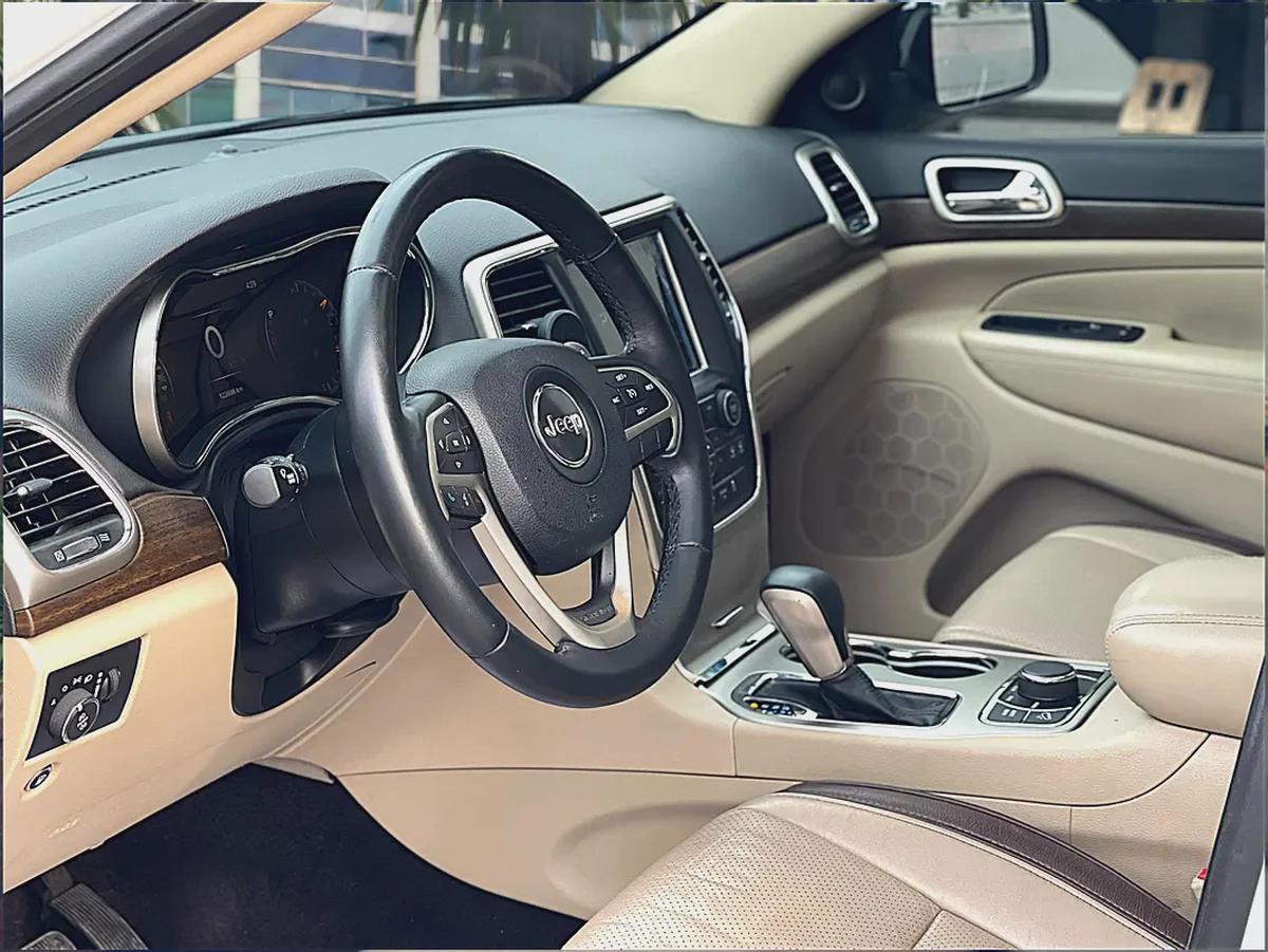 AED 1,157 P.M | 2017 Jeep Grand Cherokee Exclusive - GCC Specs | Original paint-12-12