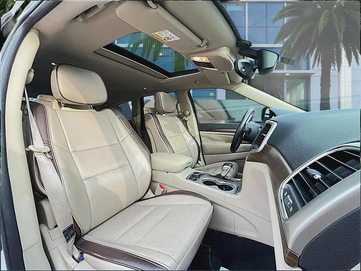 AED 1,157 P.M | 2017 Jeep Grand Cherokee Exclusive - GCC Specs | Original paint-14-14