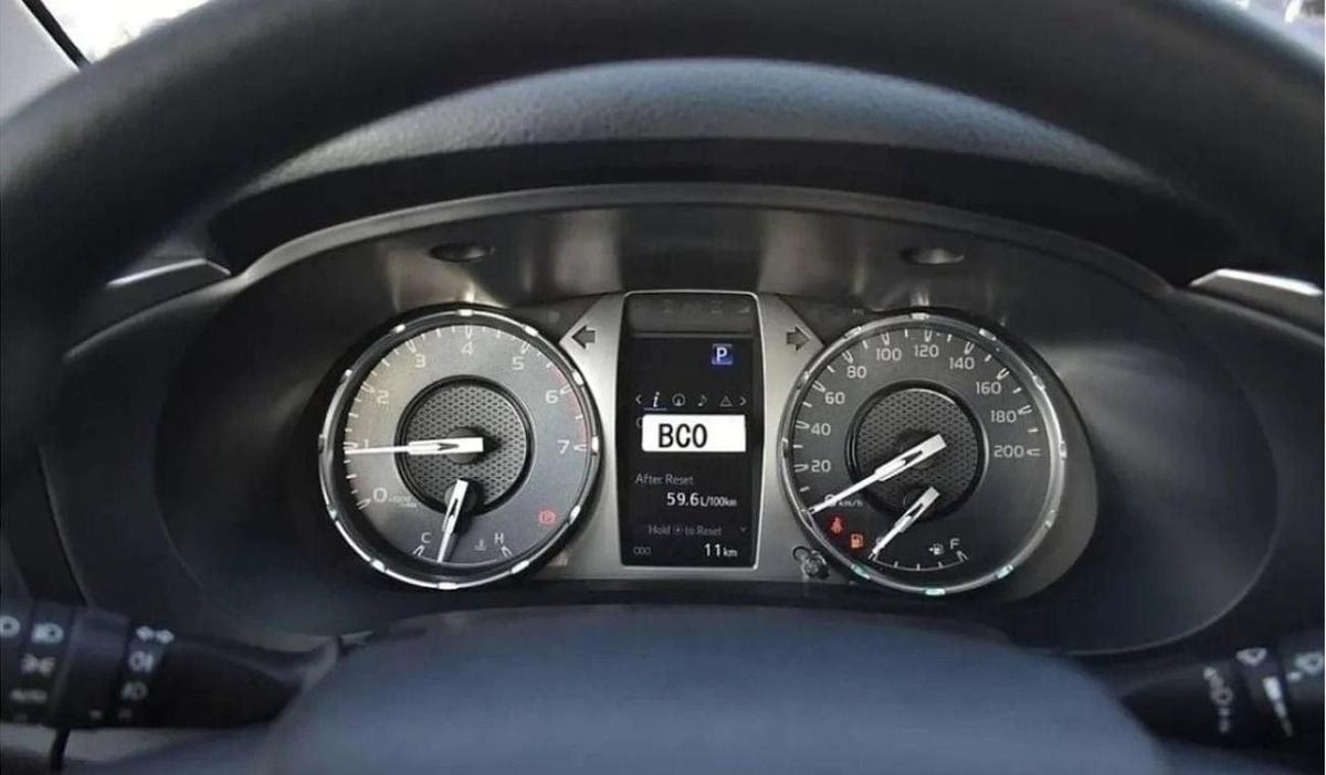 Toyota Hilux TOYOTA HILUX 4.0L V6 PETROL DC AT 2024-11-11