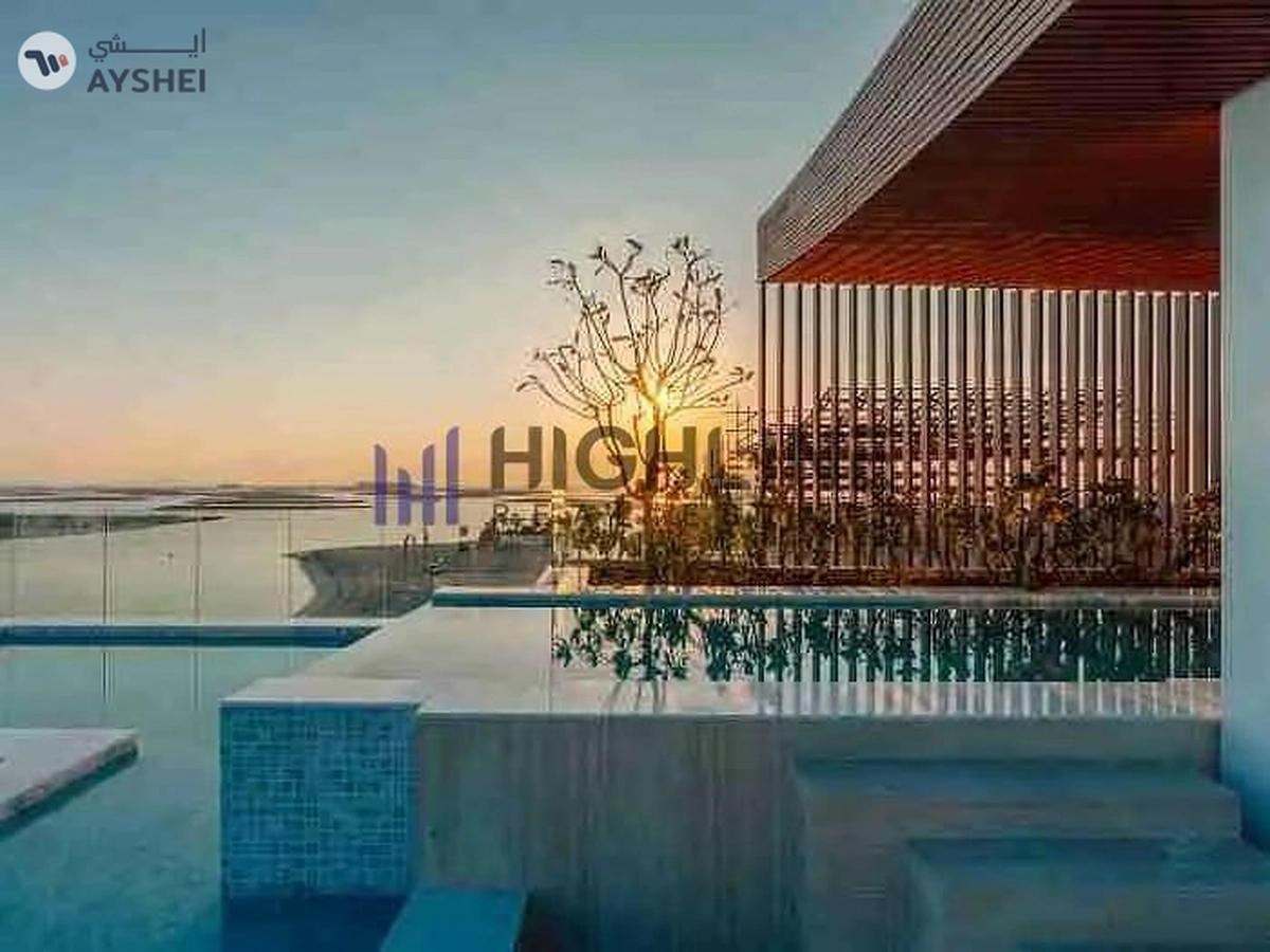 Sophisticated Vibrant Beach Luxury Villa-12-12