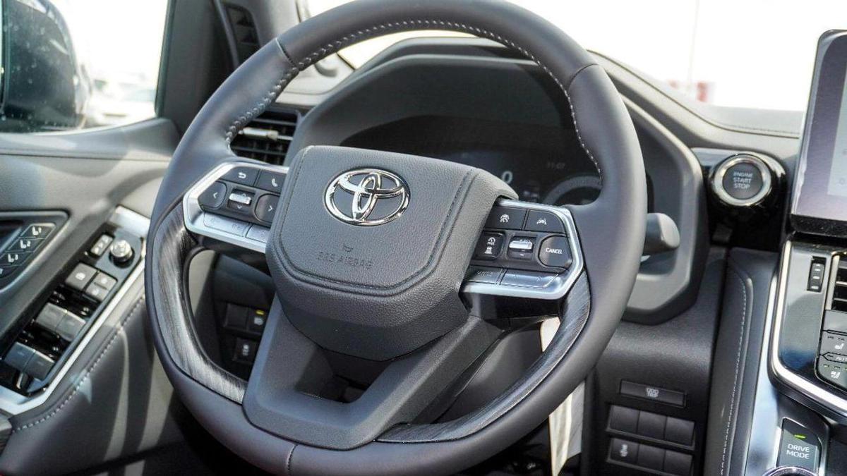 Toyota Land Cruiser Toyota Land Cruiser VXR DIESEL 3.3 Full option Model 2025-5-5