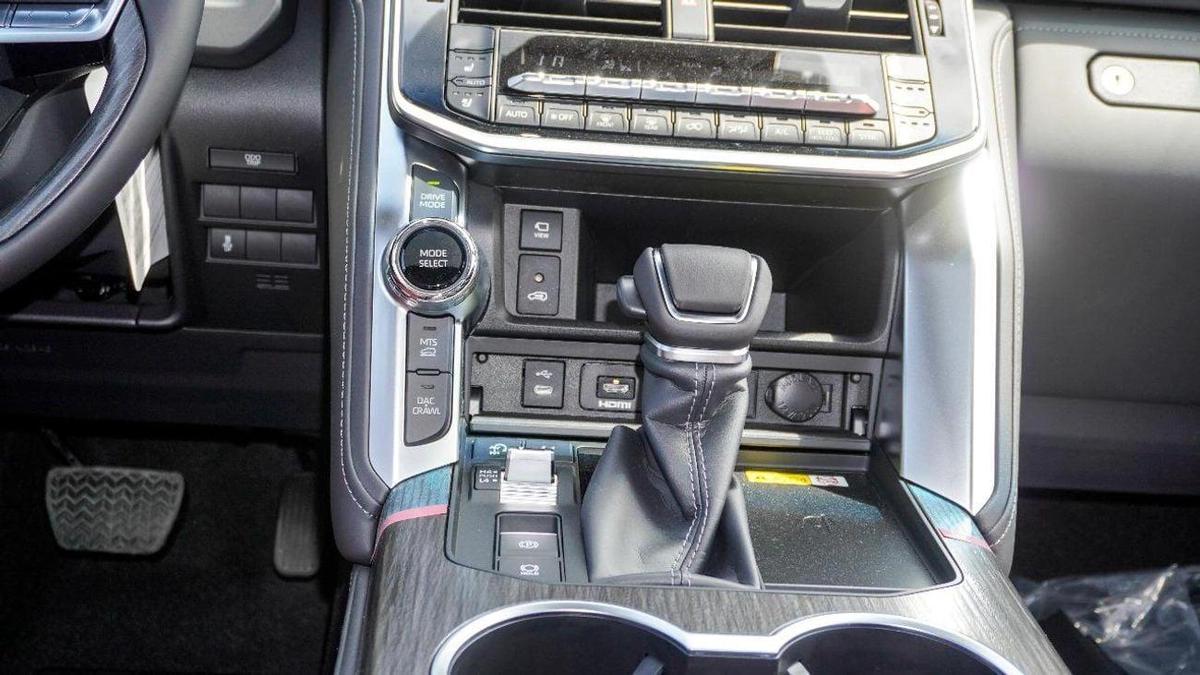 Toyota Land Cruiser Toyota Land Cruiser VXR DIESEL 3.3 Full option Model 2025-7-7