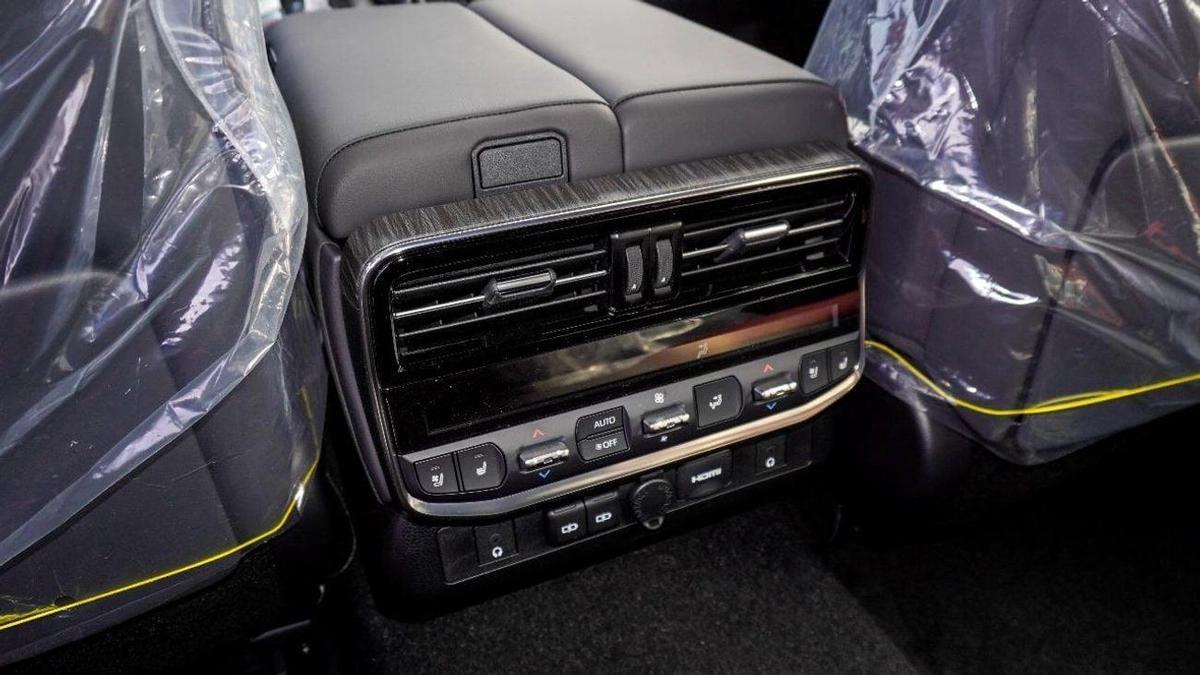Toyota Land Cruiser Toyota Land Cruiser VXR DIESEL 3.3 Full option Model 2025-10-10