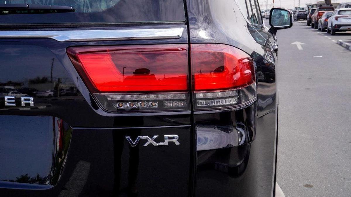 Toyota Land Cruiser Toyota Land Cruiser VXR DIESEL 3.3 Full option Model 2025-21-21