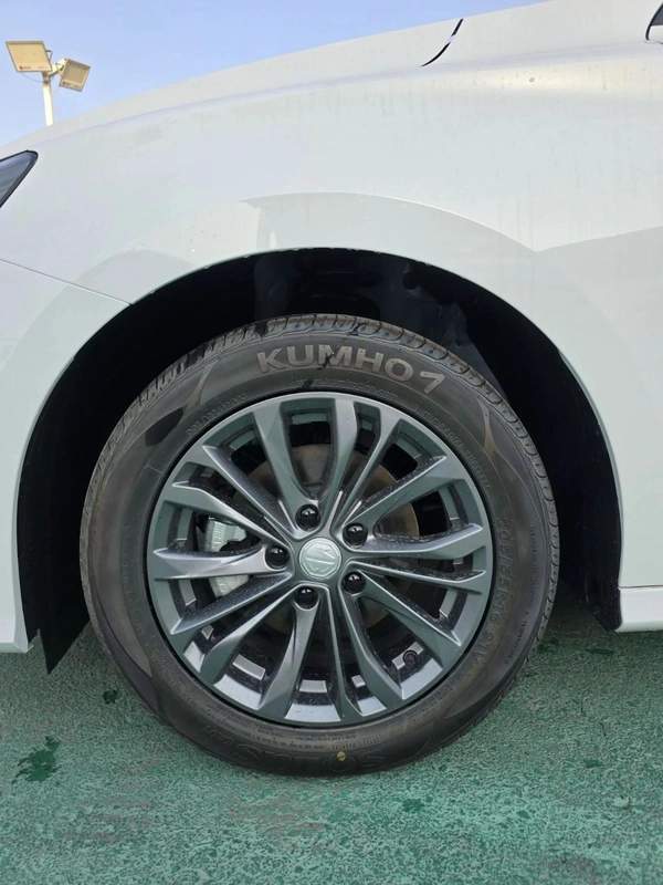 MG5 1.5L LUXURY VERSION