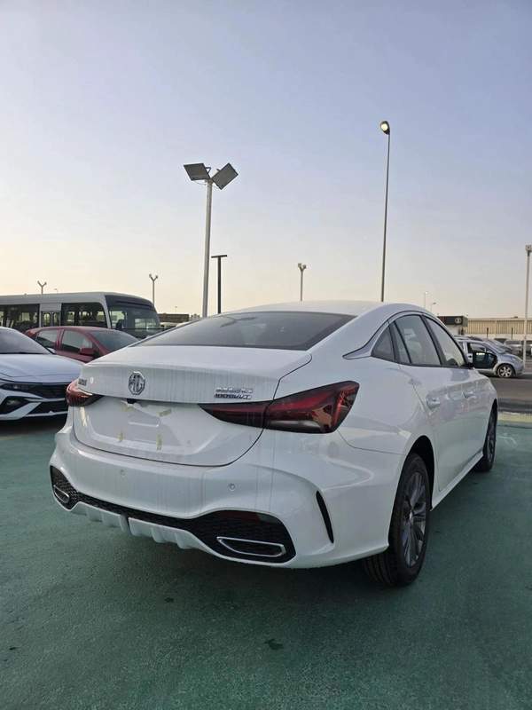 MG5 1.5L LUXURY VERSION
