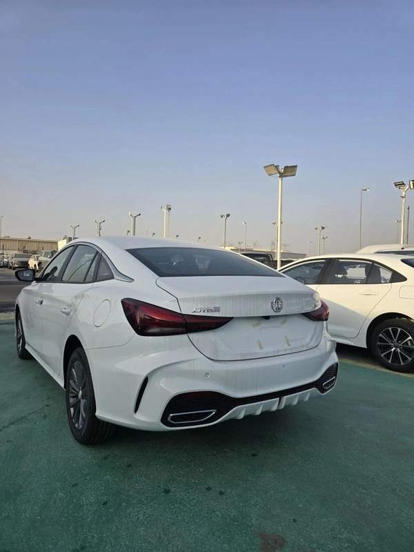 MG5 1.5L LUXURY VERSION