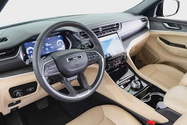 3,049 AED / 60 months | 0% DP | 2023 Jeep Grand Cherokee Limited Plus / Jeep Warranty